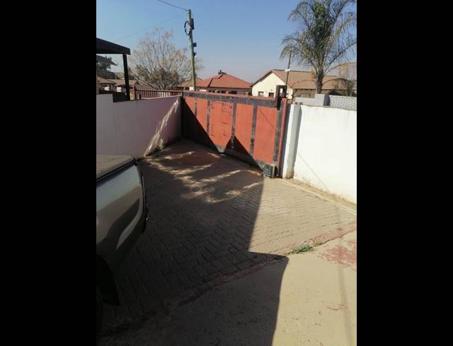 3 BEDROOM HOUSE FOR SALE IN OLIEVENHOUTBOSCH